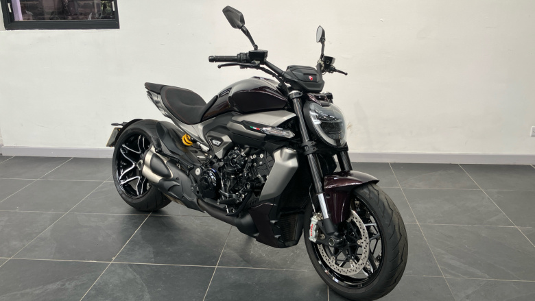 Ducati X Diavel V4 Burning Red (25MY)